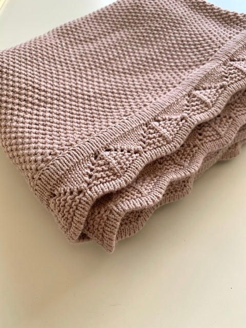Scalloped Edge Knitted Blanket - Dusky Mauve