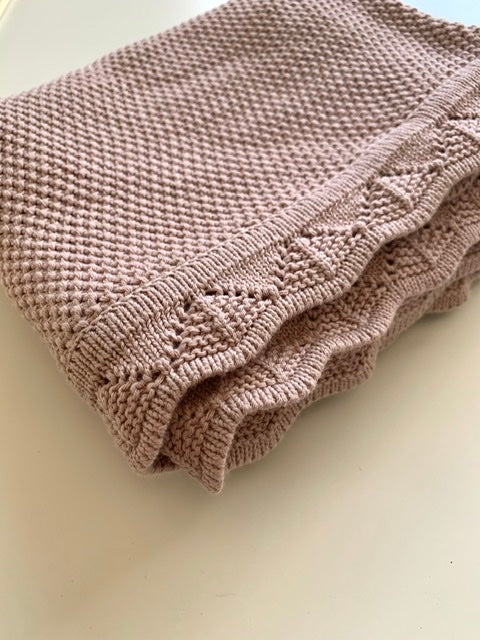 Scalloped Knitted Blanket - Dusky Mauve